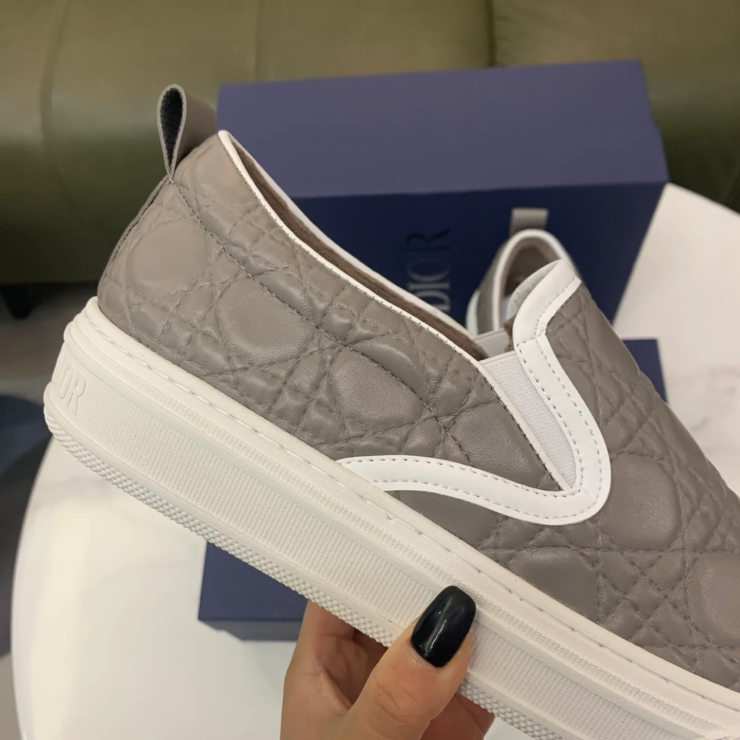 Men's men's shoes 💰400 [New style] 🧁🧁 Dior (velvet lining and leather lining are preferred when ordering) D's new product is on the market, full first-layer calfskin with embroidered classic diamond pattern D's craftsmanship, high-end and classy, ​​comfortable on the feet, versatile to wear, full of three-dimensional sense, available in 4 colors: black, coffee, gray and khaki, size: 39-44 (45 can be customized, cannot be returned)